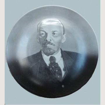 Тарелка с изображением В. И. Ленина. Вербилки. 1918-1920 гг. ПРОДАНО