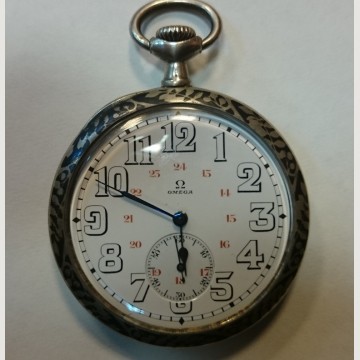 Антикварные серебряные карманные часы Omega. 