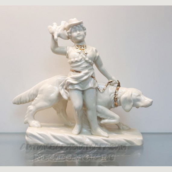 Фарфоровая статуэтка "Юный охотник" (Охота с собакой и соколом). Германия.