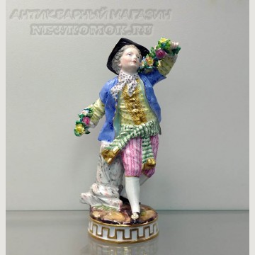 Фарфоровая статуэтка "Юноша с гирляндой цветов". Meissen. 