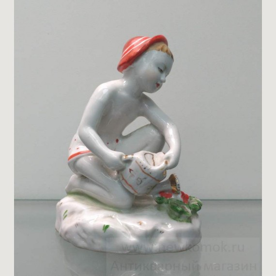 Фарфоровая статуэтка "Юный садовод" (Мальчик с лейкой) ЛФЗ.