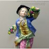 Фарфоровая статуэтка "Юноша с гирляндой цветов". Meissen.