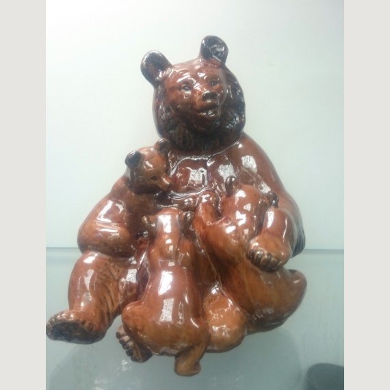 Медведица с медвежатами. Гжель. Керамика.