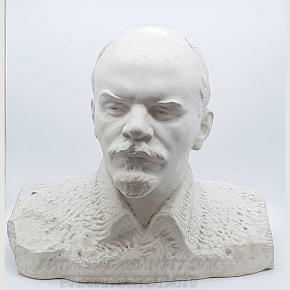 Бюст Ленина. Автор скульптор Л.Е. Кербель.