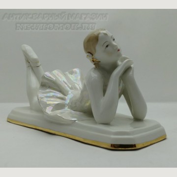 Скульптура "Лежащая балерина". ДФЗ. 1950 - 1954 гг. 