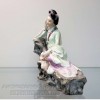Фарфоровая статуэтка "Китаянка с зеркалом". Китай. 1950 - е.