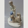 Статуэтка из фарфора "Мальчик с собакой". Артель Керамик.