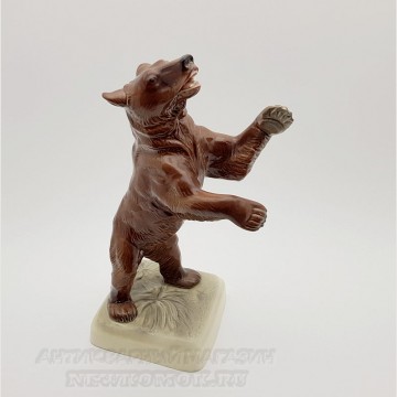 Скульптура "Бурый медведь на задних лапах". Hertwig. 
