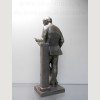 Скульптура "Ленин с книгой".