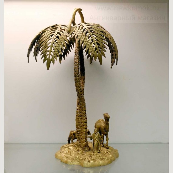 Бронзовая скульптура "Под пальмой".