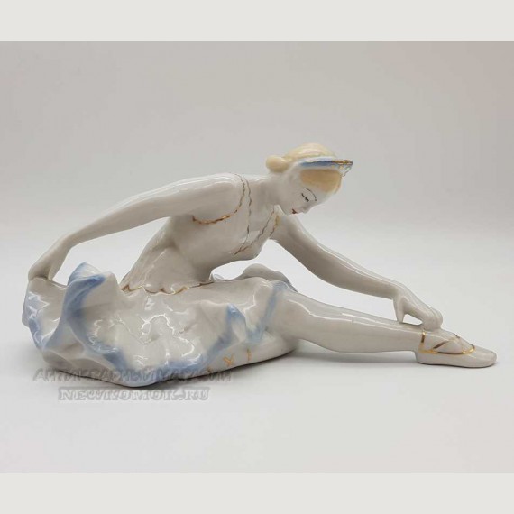 Cкульптура "Балерина" из серии "Фарфоровые статуэтки советского периода". ЗХК.