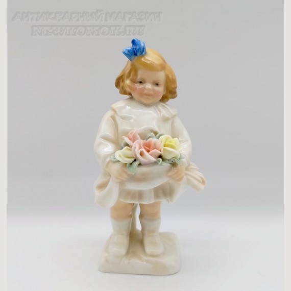 Антикварная фарфоровая статуэтка "Девочка с букетом". Karl Ens.