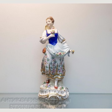 Фарфоровая статуэтка "Сборщица роз". SITZENDORF PORCELAIN FACTORY (Germany). 