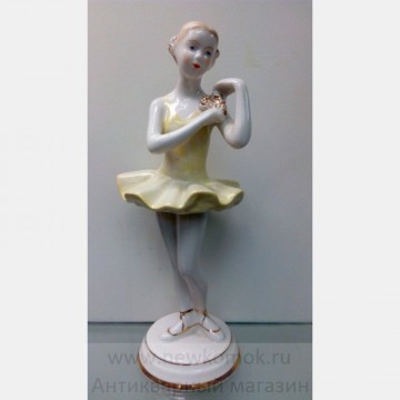 Фигурка "Балерина с цветком в желтом платье". Вербилки