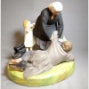 Фарфоровая статуэтка "Крестьянка с ребенком поднимающая пьяного мужа". Вербилки. Цена по запросу.
