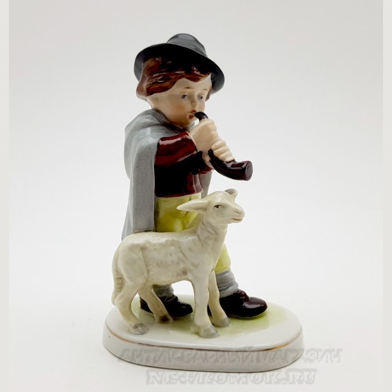 Фарфоровая статуэтка "Пастушок" (Мальчик с дудочкой). Тюрингия. Германия.