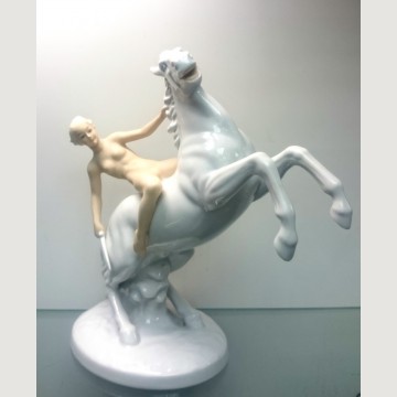 Фарфоровая статуэтка "Амазонка на коне с мечом". Германия. Schau bach kunst. 