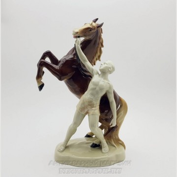 Фарфоровая статуэтка "Укрощение коня". Германия. 