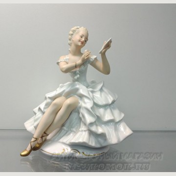 Фарфоровая статуэтка "Балерина с зеркалом". Schau Bach Kunst". ПРОДАНО. 