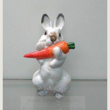 Фарфоровая статуэтка "Заяц с морковкой". ЛФЗ. 