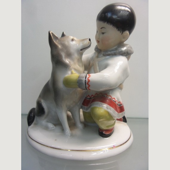 Фарфоровая статуэтка "Мальчик якут с собакой". ЛФЗ.