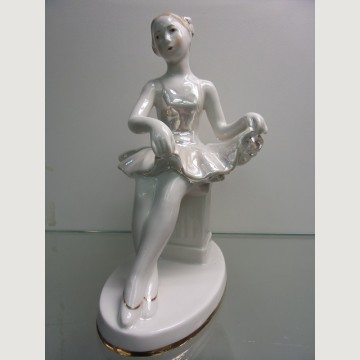 Фарфоровая статуэтка "Балерина на тумбе". Вербилки. 
