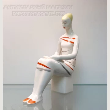 Фигурка "Девушка с книгой". ЛЗФИ. 