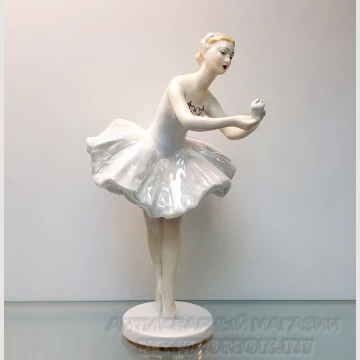 Фигурка "Балерина с цветком". ЛЗФИ. 