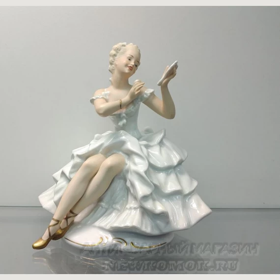 Фарфоровая статуэтка "Балерина с зеркалом". Schau Bach Kunst". Германия.